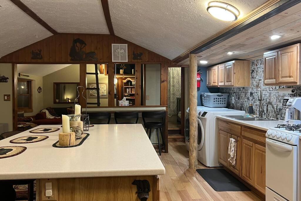 Thorpe On The Water. Creekside Nederland Cabin. Экстерьер фото