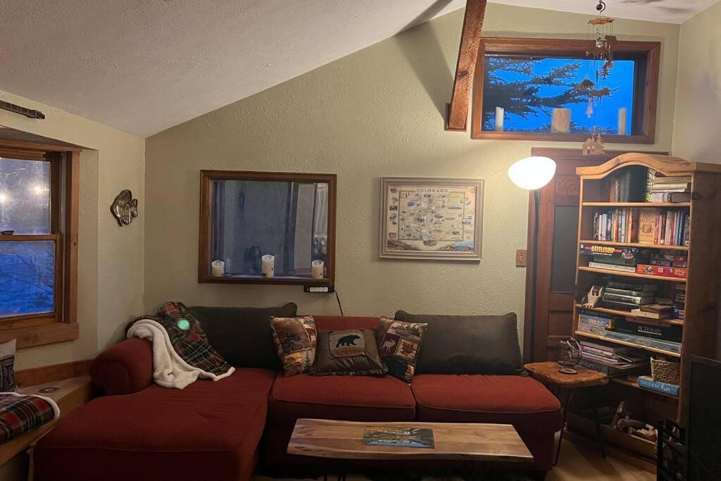 Thorpe On The Water. Creekside Nederland Cabin. Экстерьер фото